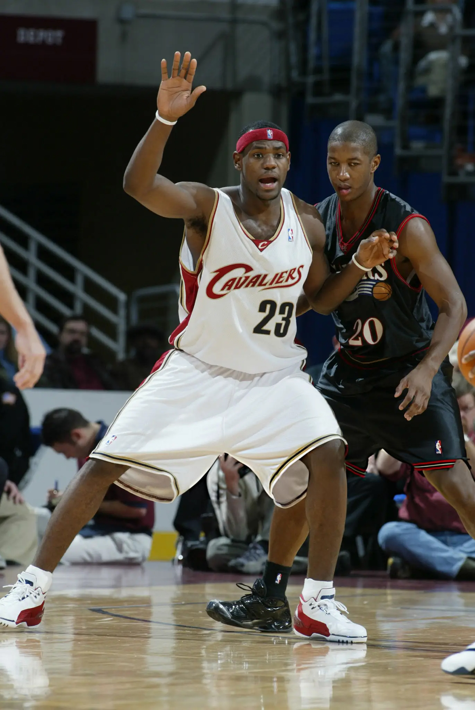 P1:2003年11月15日P2:2025年12月8日虽然是詹黑但该说不说，论持