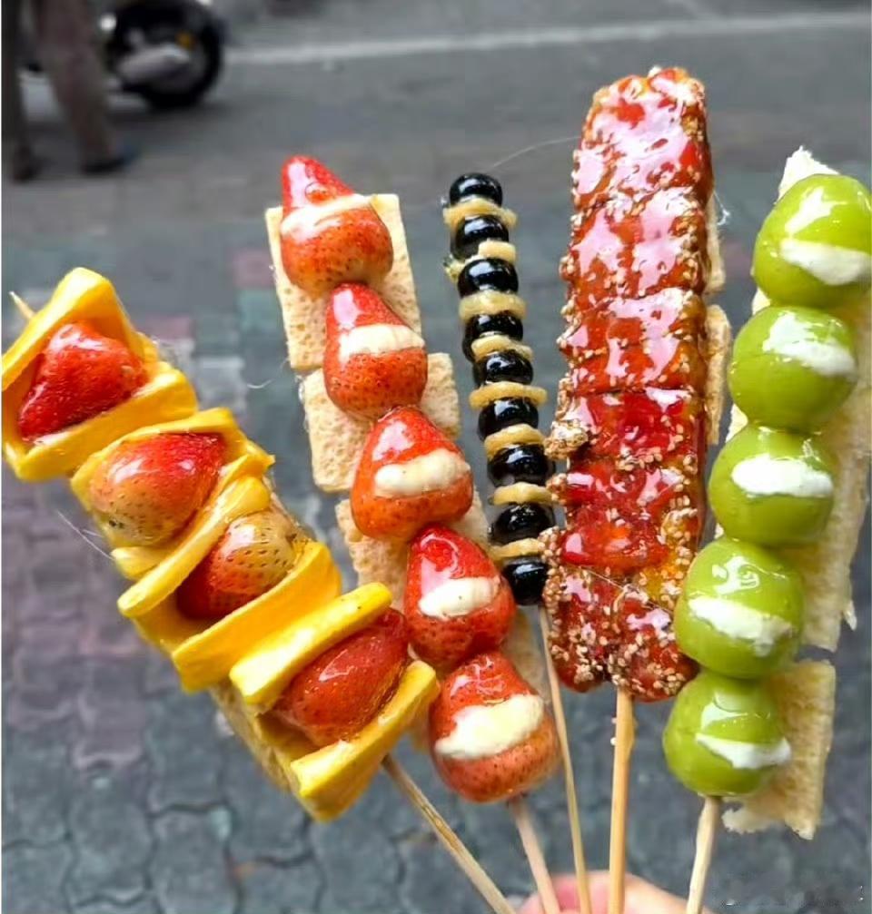 事实证明，人不能盲目跟风，第一批奶皮子糖葫芦受害者出现了，吃成了‘糖化脸’？
