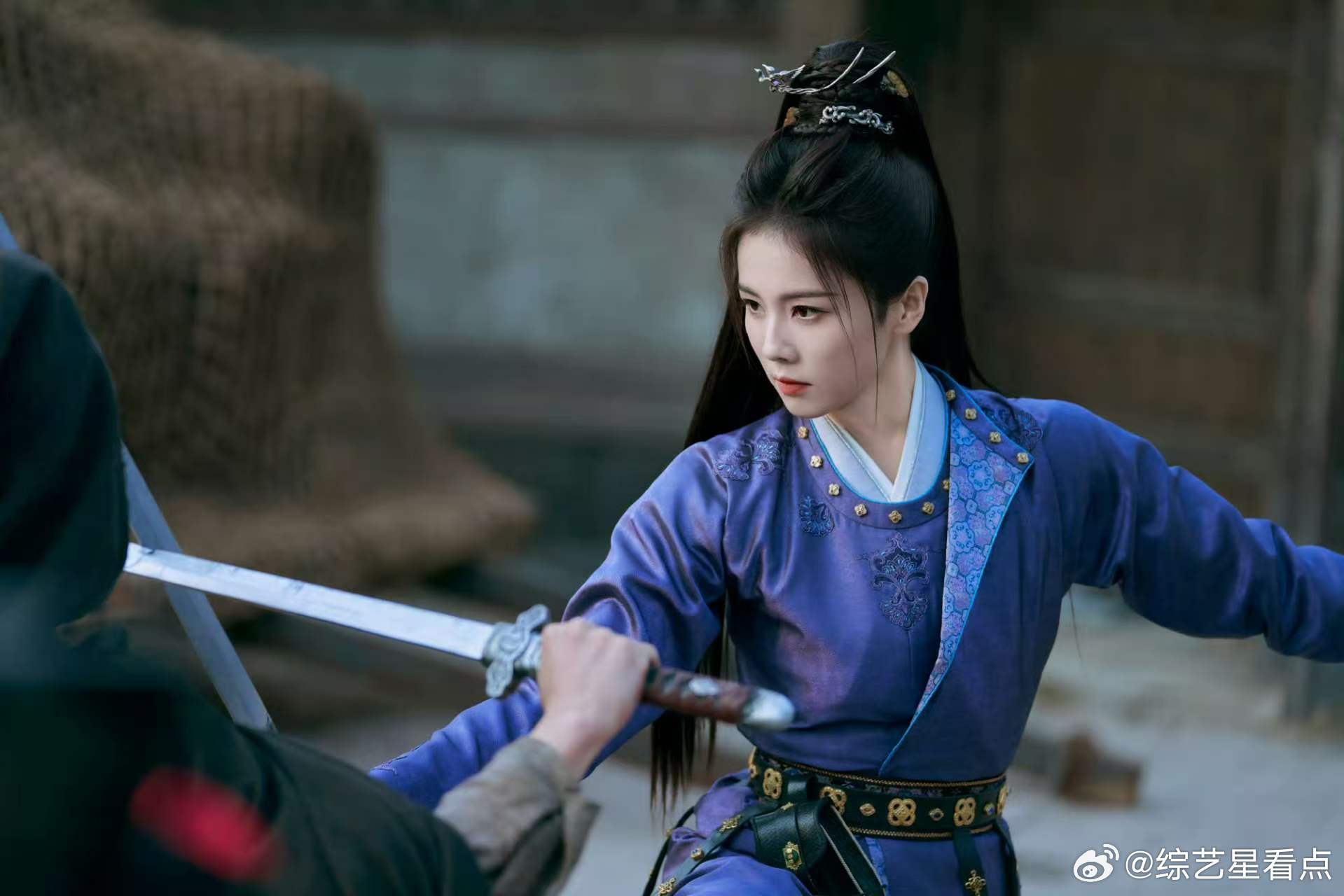 白鹿李佩仪热度首日破9 白鹿果然从来只打高端局呀，不得不佩服《唐宫奇案》李佩仪热
