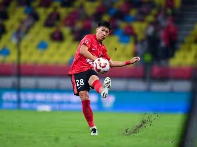 中超绯闻转会---杨帅…据悉，上海申花正与蓉城后卫杨帅谈合同，后者和蓉城的合同即