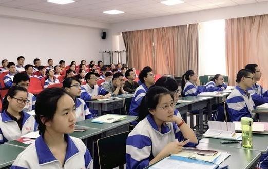 新高一选科的两大坑，家里有准高一孩子的，建议替孩子收藏起来！

高中要选科，有的