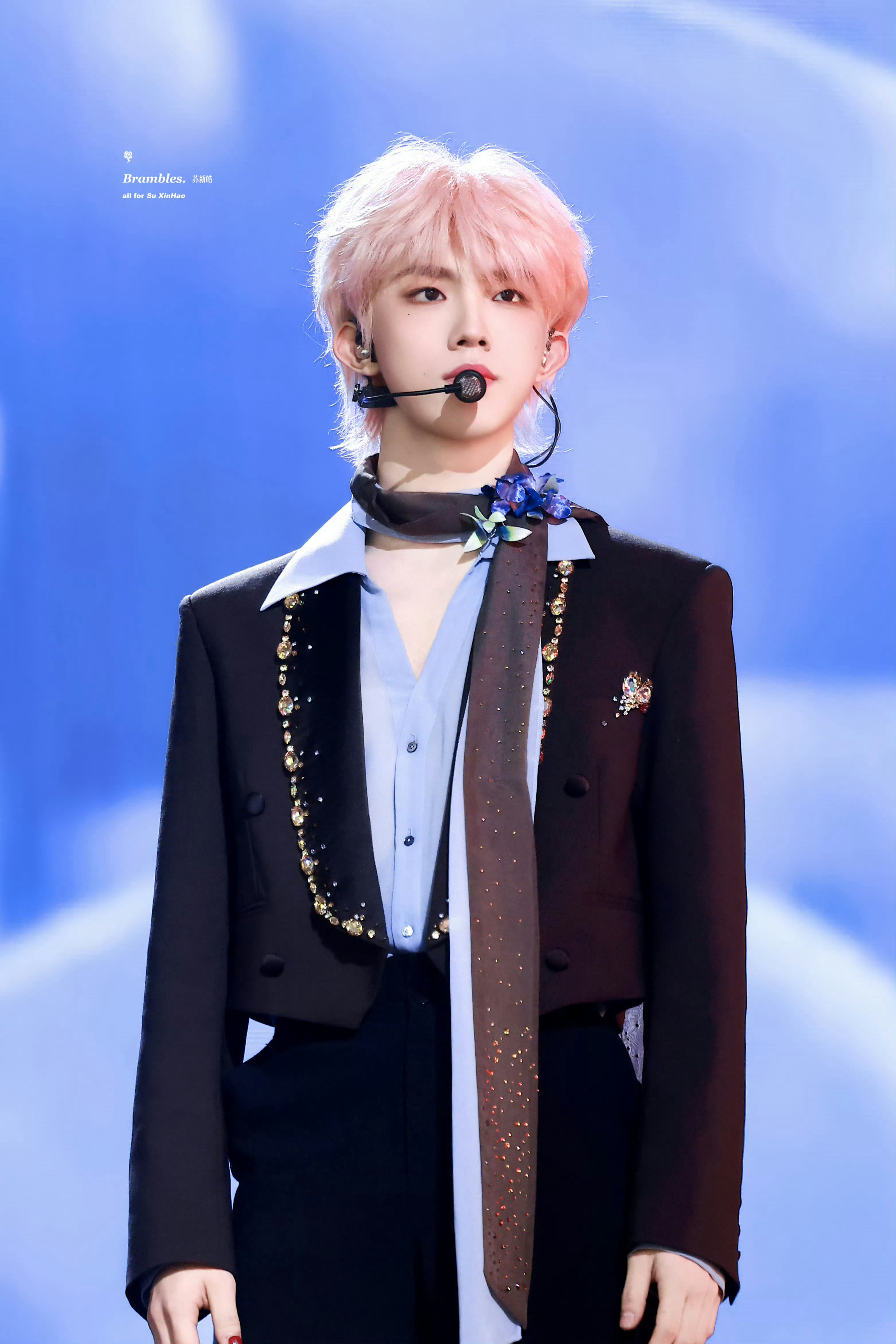 登陆少年今天三个人新发色张泽禹绿发、左航白发、苏新皓粉发谁抗住了📸 TOP澳门