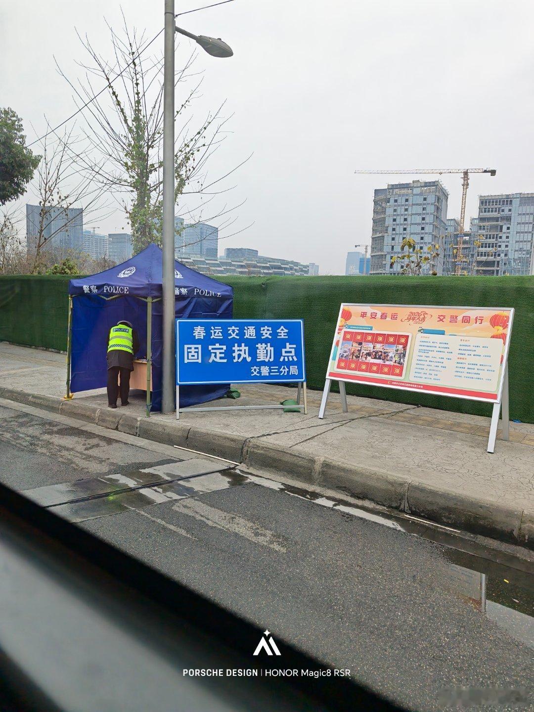 成都开始查春运安全了记得系好安全带不要坐黑车 