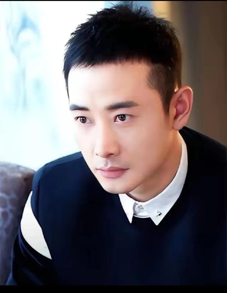 家人们谁懂啊！这次罗晋一露面，直接让无数人心疼到不行！他一言不发、满脸憔悴，整个