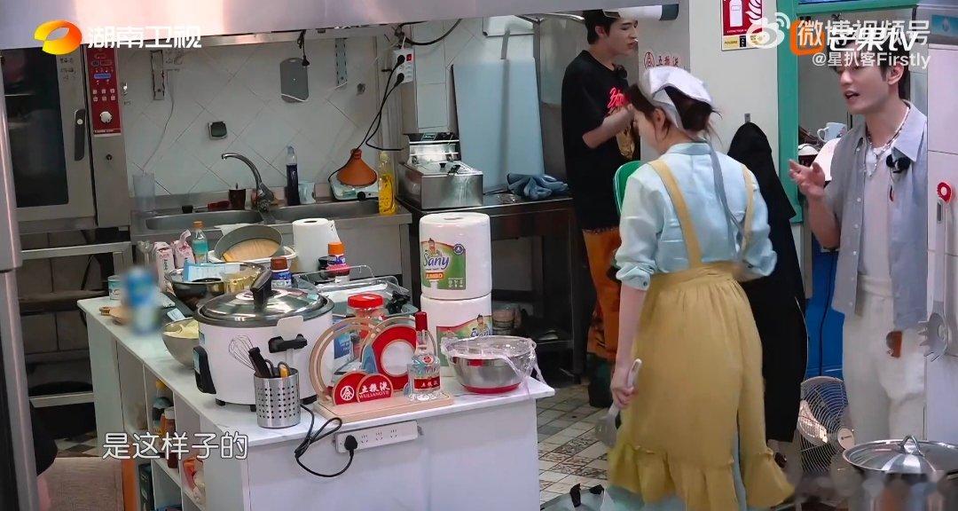 尹浩宇丁禹兮争宠黄晓明 中餐厅中餐厅名场面 看中餐厅被这仨笑到！黄晓明刚夸完丁禹