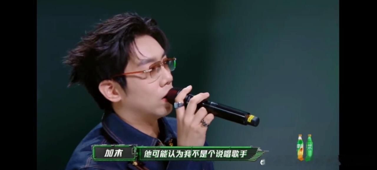 严浩翔有的人适合帮助音乐破圈严浩翔回应加木破防加木面对外界争议一度陷入内耗，好在
