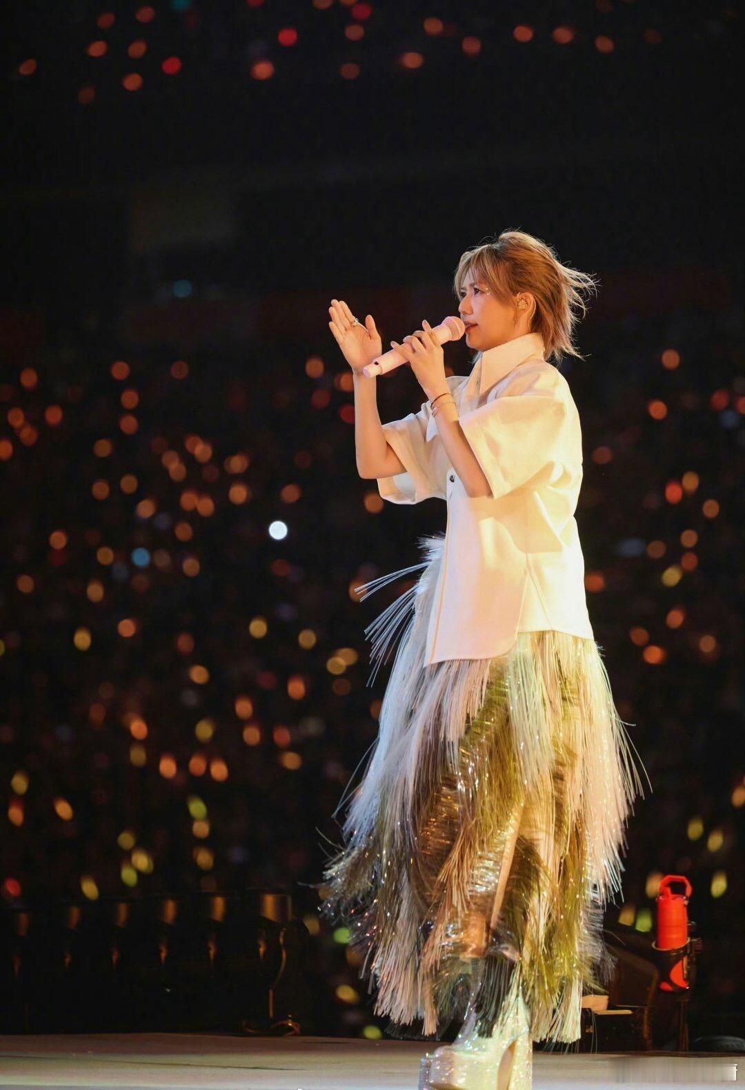 孙燕姿胖了 不为皮囊倾倒，只因天籁折服。无论时光如何雕刻，她的声线永远是最美的模