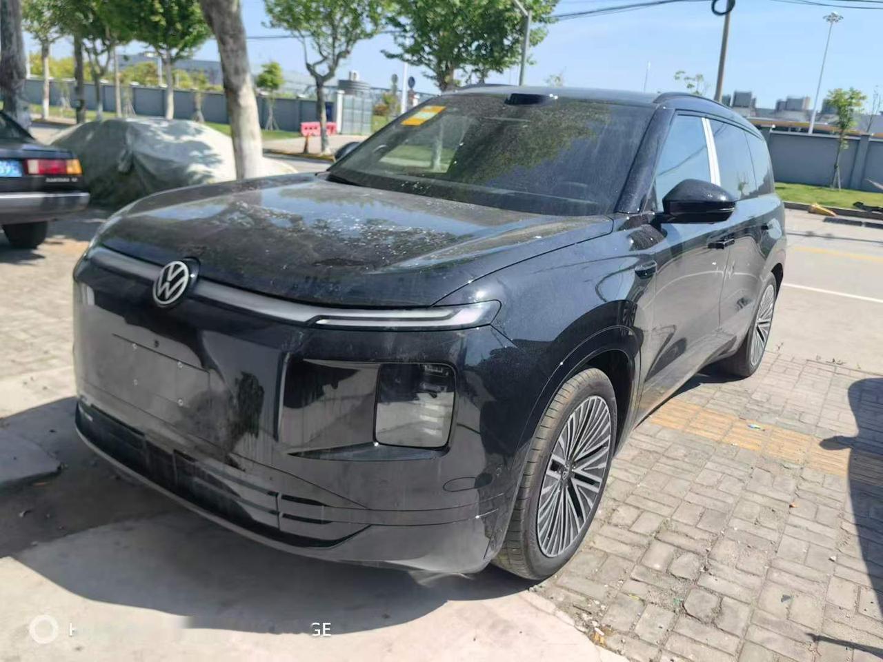 大众ID 9x
26款Max四驱版 增程续航406km
指导价339800
左侧