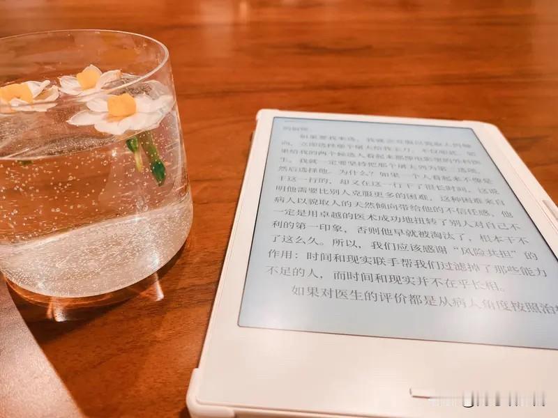 新年已至，读书成了我最热衷的打卡爱好。比起那些遥不可及的目标，在文字里扎根反而更