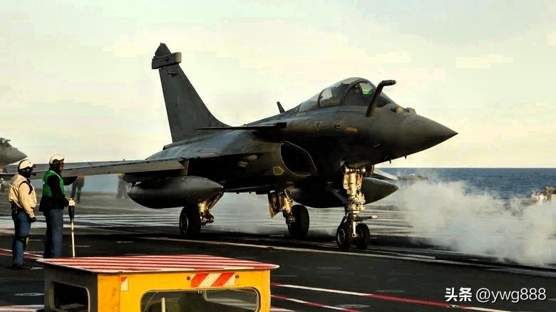 法国海军现役核动力航空母舰“戴高乐”号的继任者，也获得了一个同样具有象征意义的名