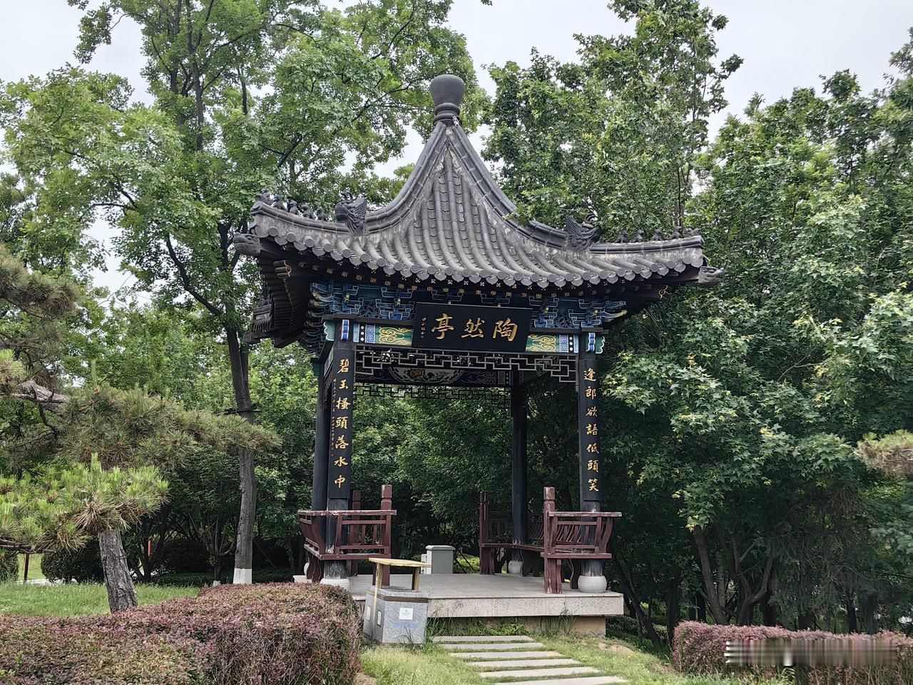 五一好去处，渭南南湖公园。有亭台楼阁矗立，有万株月季花园绽放，有千亩水泊荡漾，有