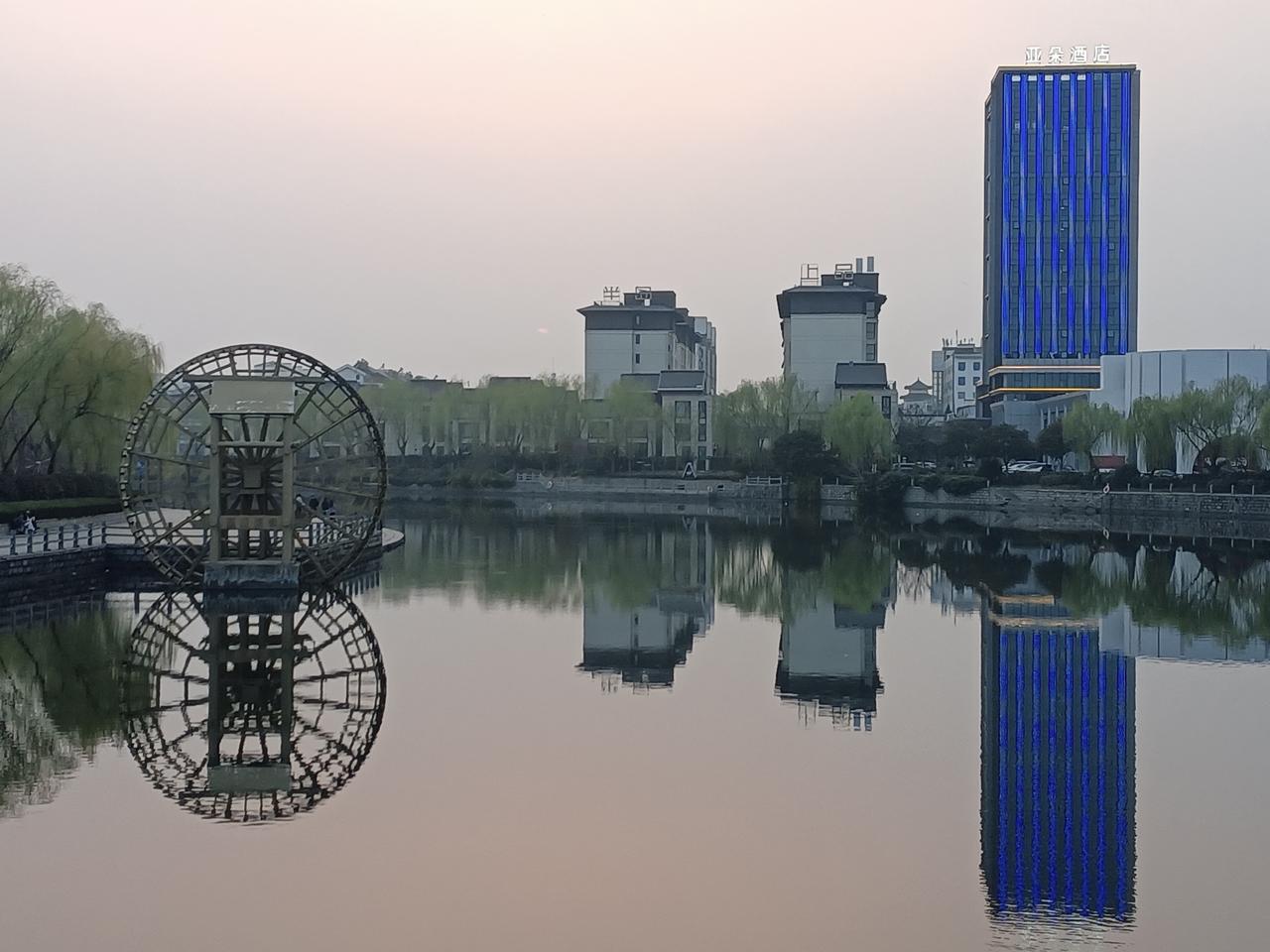 大战故地，京杭大运河畔，美丽的台儿庄一角。（图片来源：老山兰随手拍）