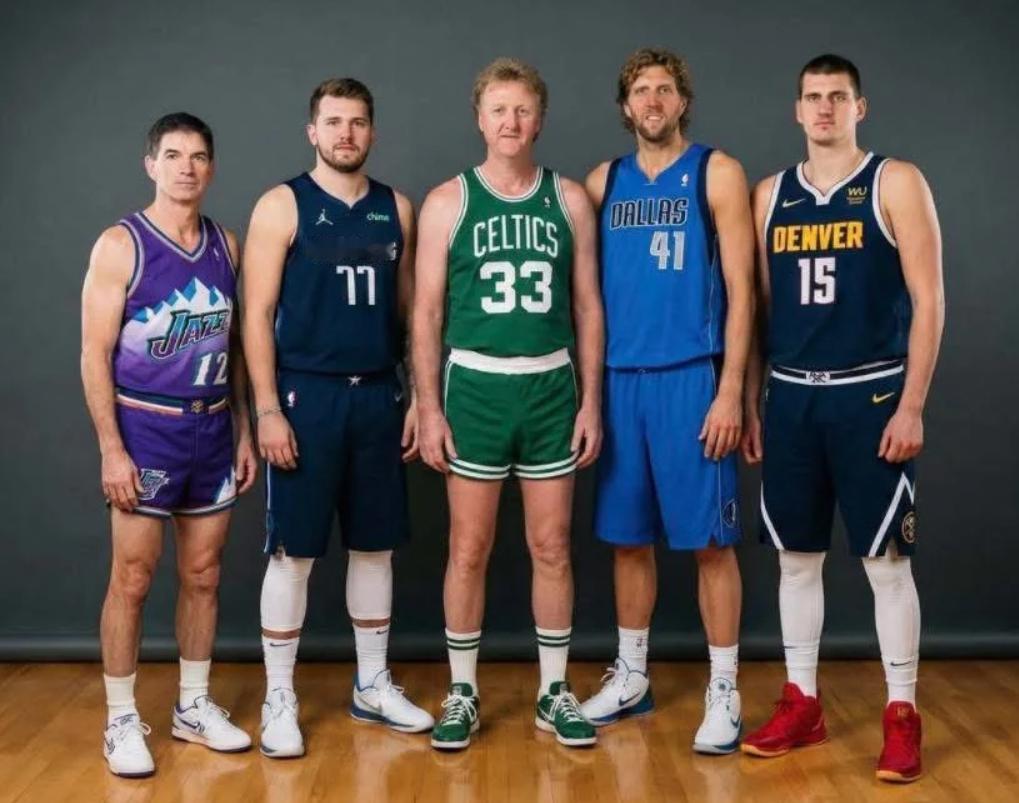 说出你心目中的史上最强白人阵容！Image via NBAMemes 