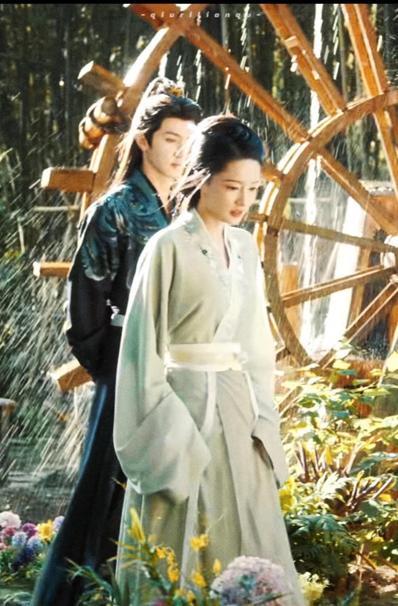李沁可以去演女师男徒，和陈哲远在剧里的氛围感不像情侣，更像是师徒 ​​​