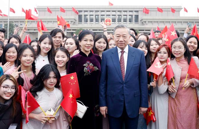 成了，越南答应中国了
 
北京时间4月15日，中越双方举行了会谈，最终顺利谈妥，