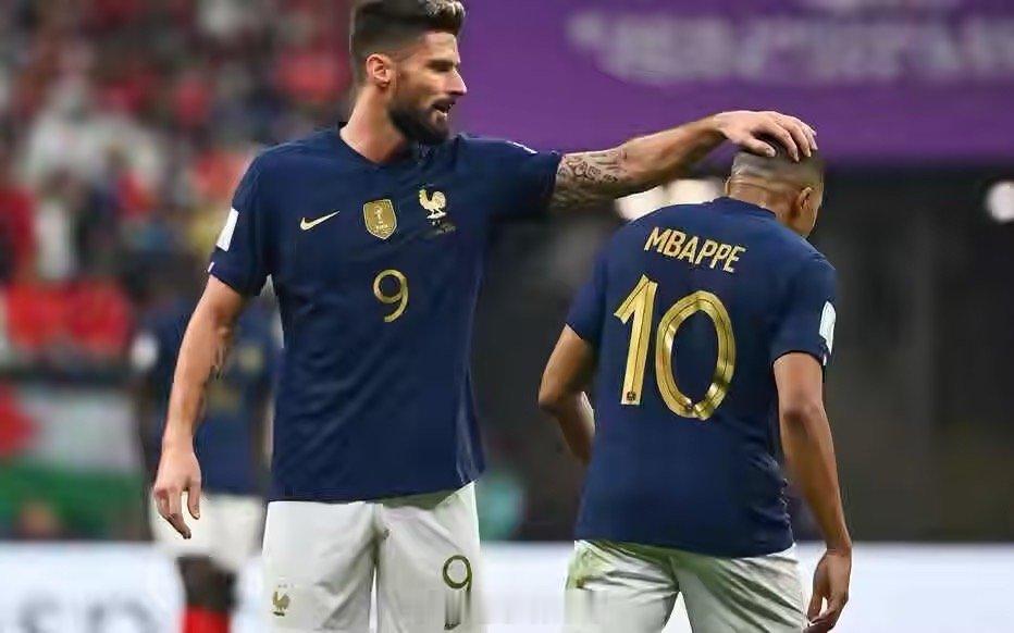 世界杯小组赛，法国3-1战胜塞内加尔，姆巴佩梅开二度，超越了吉鲁为法国国家队打入