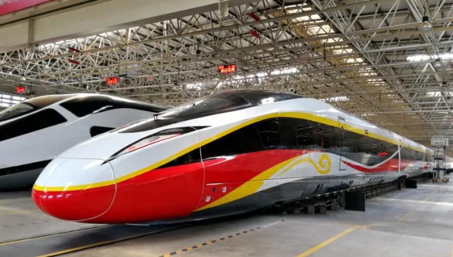 中国高铁时速400公里样车年底下线  将让日本望尘莫及。近日，根据中国国家铁路集
