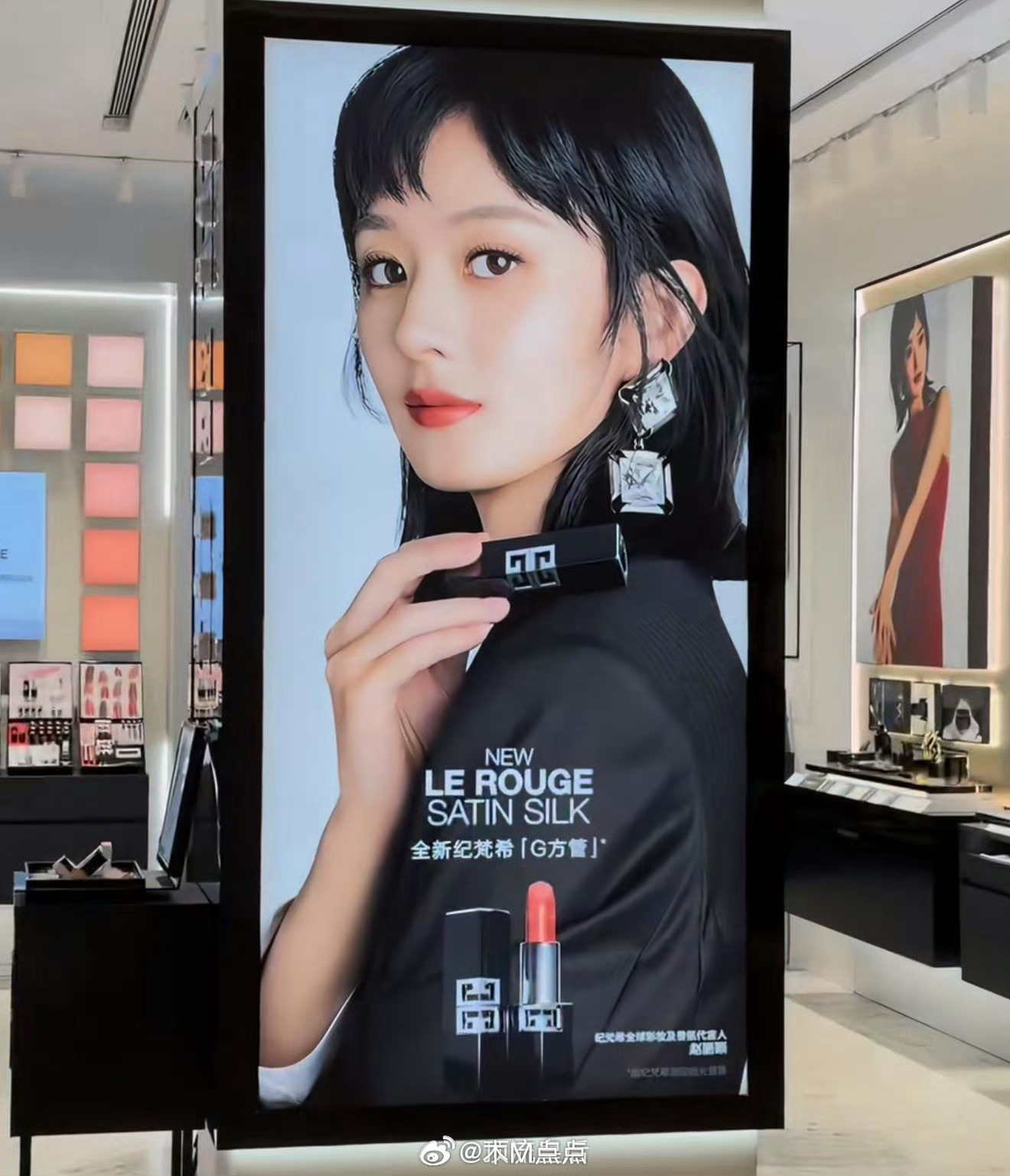 赵丽颖红黑look地广已上线，有吸引到大家想买该品牌彩妆香氛产品吗？ 