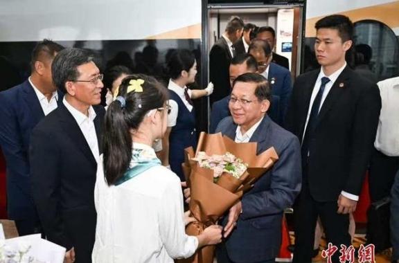 就应该让其他国家领导人多来中国看看，这次敏昂莱访华，彻底被中国科技震惊了

敏昂
