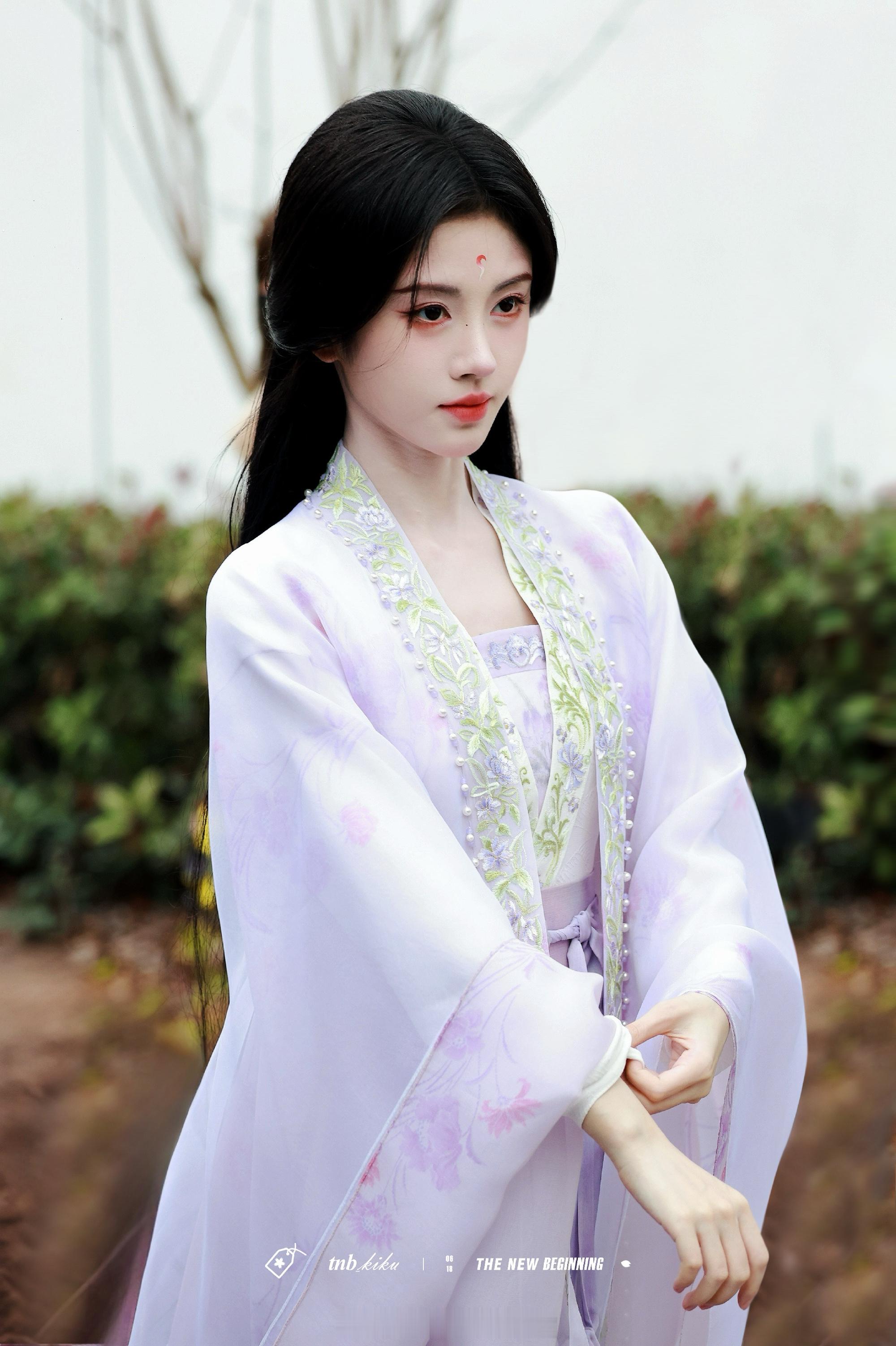 鞠婧祎 新鲜的《月鳞绮纪》路透，人抬衣 