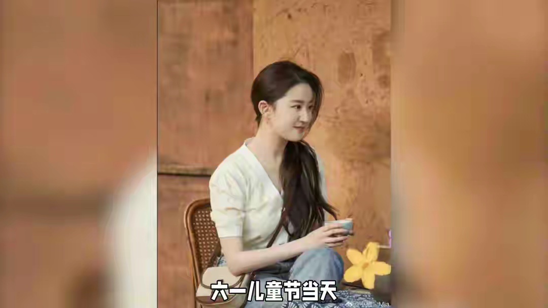 刘亦菲六一营业美照刷屏！淡妆配西装裙，骨相优越尽显松弛美感 