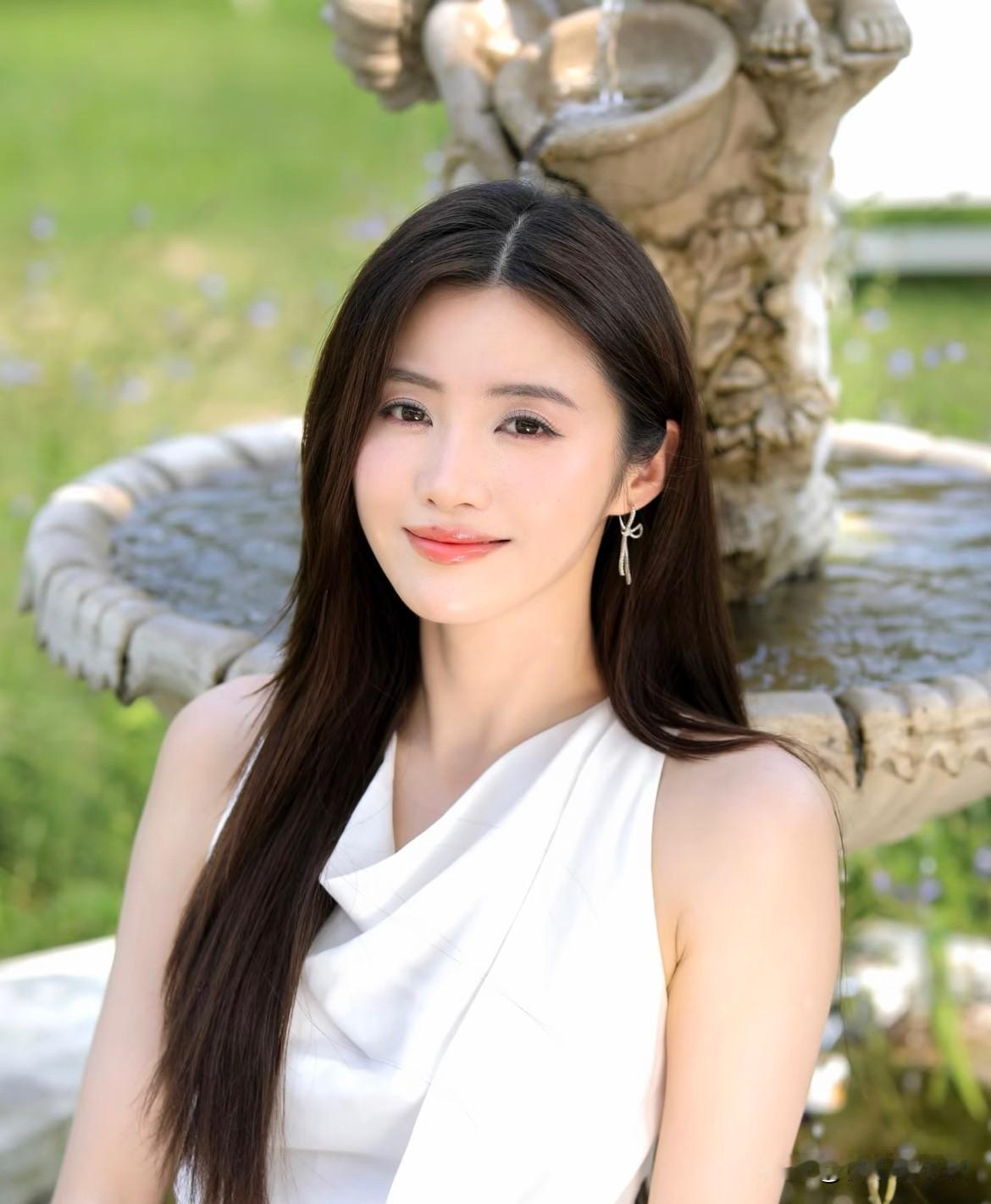 老伙计，您这般情长，您该如何补全这首诗呢？

一见惊鸿乱心弦，
二目相凝竟无言。