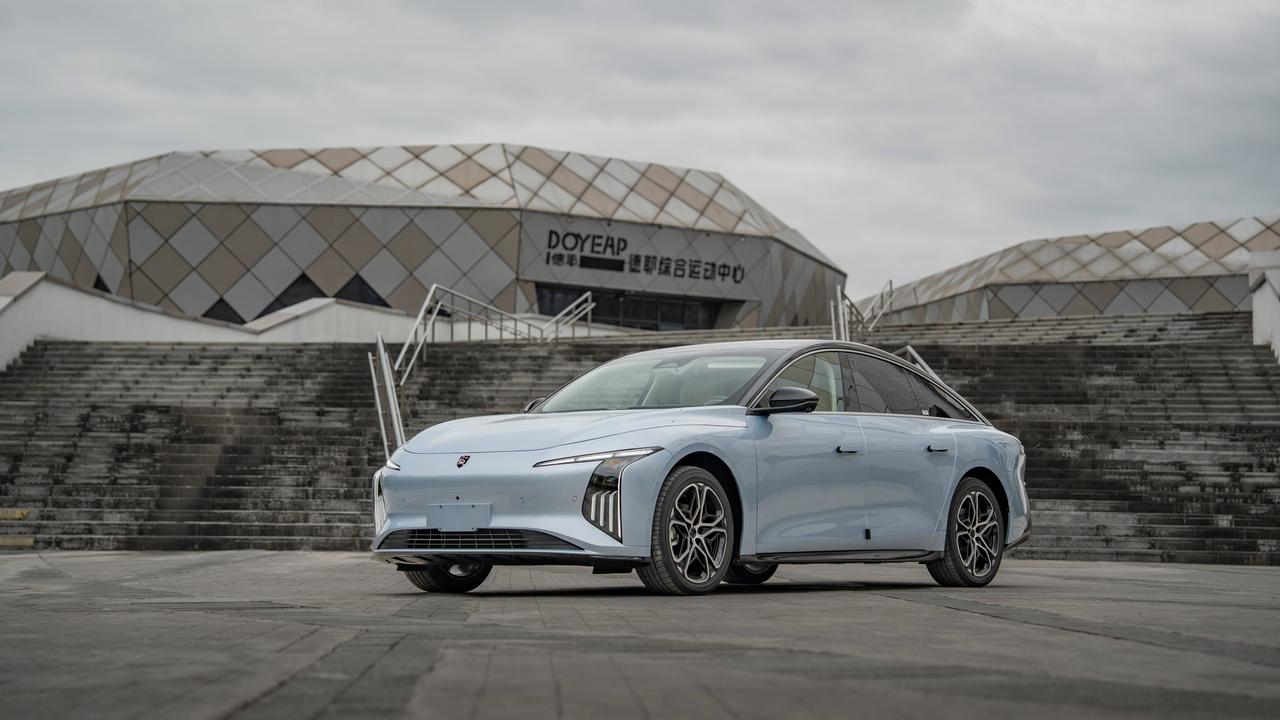 一个人在车上最怕什么？无聊
星海S7的语音助手能连续聊120秒——“打开空调，导