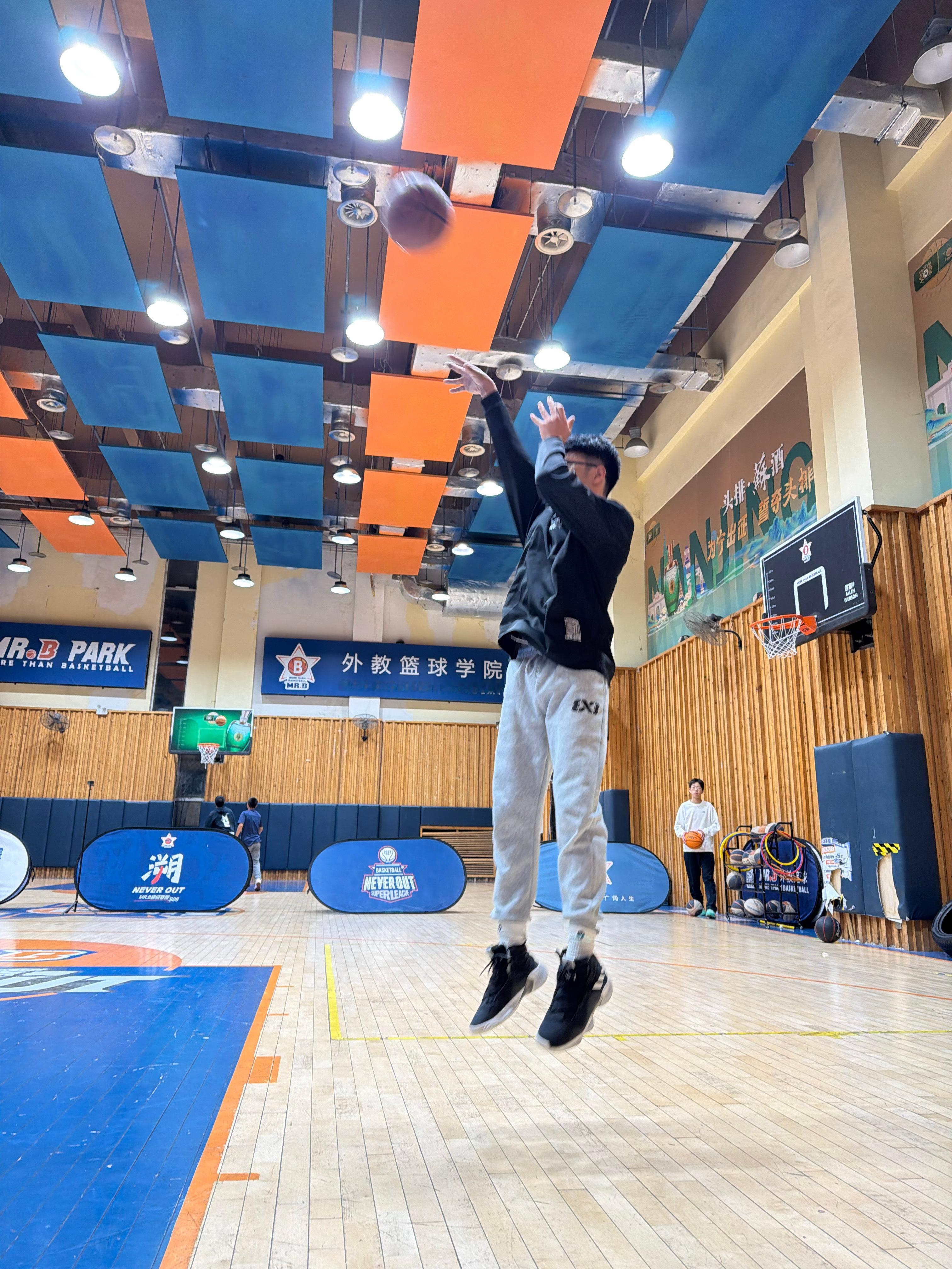 新年贺词 2025年的最后一场球，出身汗，冲把澡，洗白白迎接2026。大家新年快