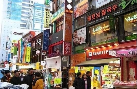 不光韩国人、新加坡人，包括香港和台湾地区的“同胞”，都把讨厌大陆人挂在脸上。在韩