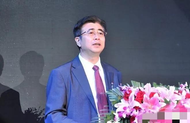 三大政策出台，足协认清了一个现实：活着才是硬道理。
一、球队可冠名。
之前的中性