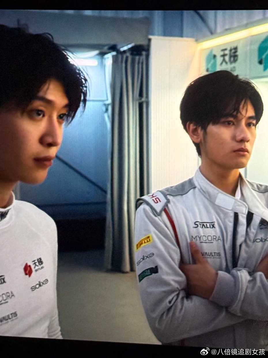 卧槽！！！！真的没人觉得范丞丞帅吗。。。 