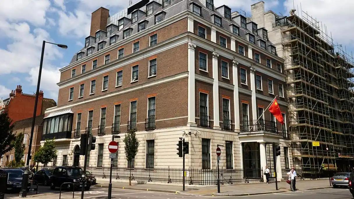 英国这下恐怕难以安睡了，当地时间7月12日，中国驻英国大使馆公开对英方提出批评，