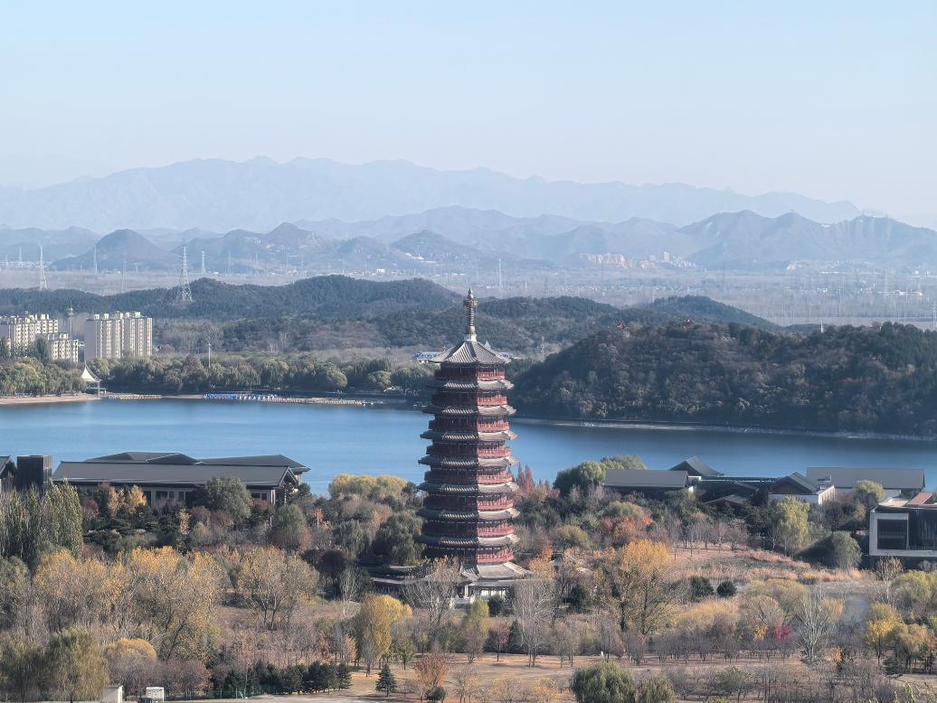 除了历史的原因之外，现在的现实挑战，是日本要干涉我们的统一进程。所以就算历史可以