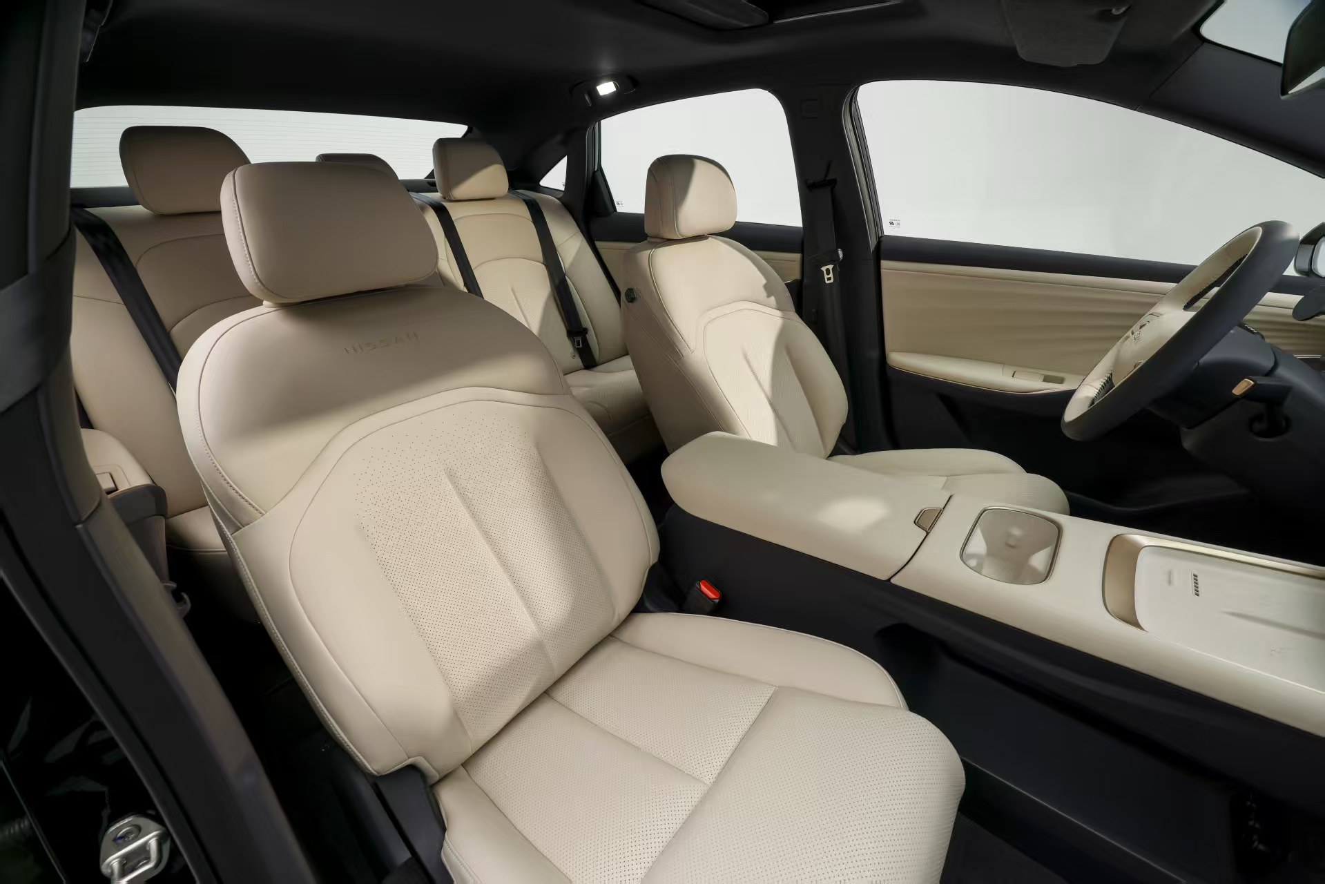 姐妹们有没有觉得！车真的越来越像我们的“第二个家”了呀？ 不仅能带我们去各种好玩