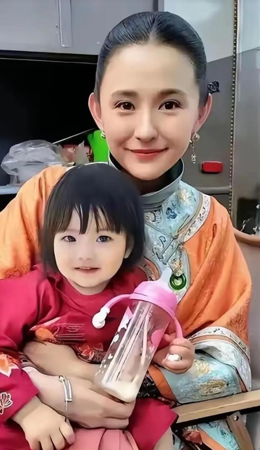 热依轧在《山海情》里面的水花让她演绎的太动情了，演技炸裂[赞]小朋友像妈妈一样很
