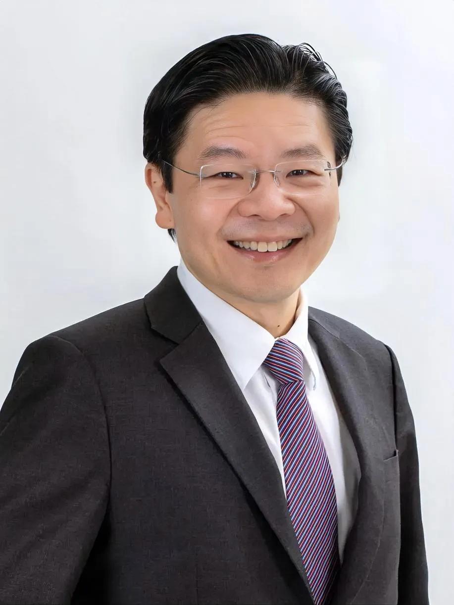 “许多国人的先辈来自遥远的国度，新加坡应当继续保持这种开放社会和移民国家的姿态，
