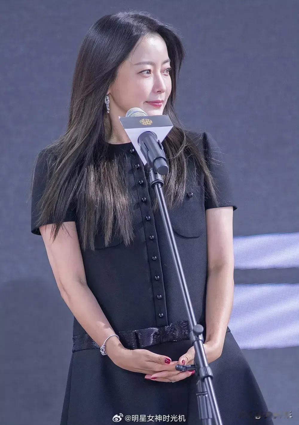 韩国第一美女即将50岁了，尽管已经发福了，但她的脸依然保持着年轻状态，没有松弛，