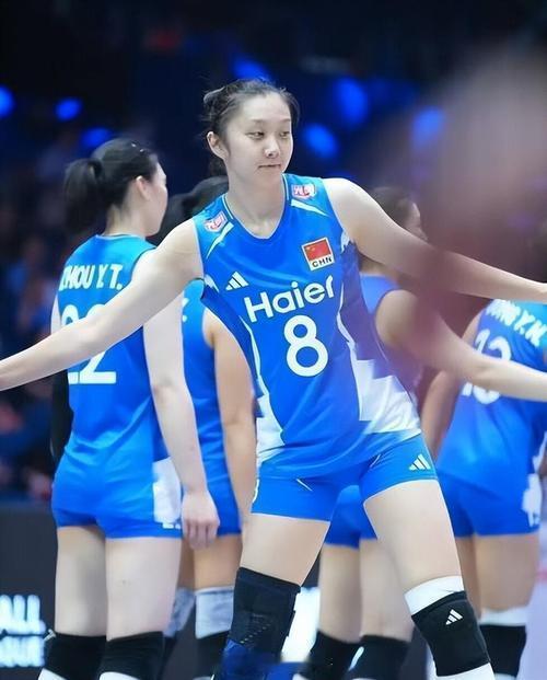 为什么中国女排要死磕陈厚羽？关于中国女排，现在球迷心中有个最大的疑惑就是，副攻首