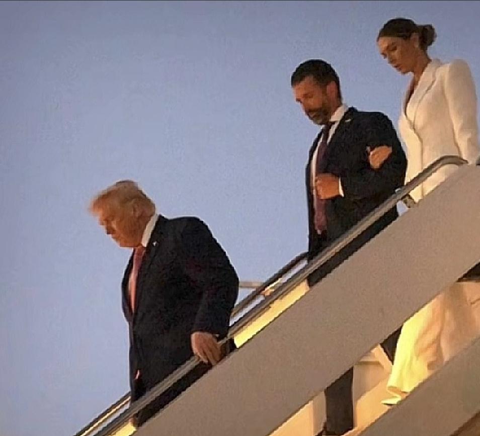 特朗普几乎每个周末都会飞回佛罗里达的海湖庄园，这种高频度的私人庄园度假模式，放眼