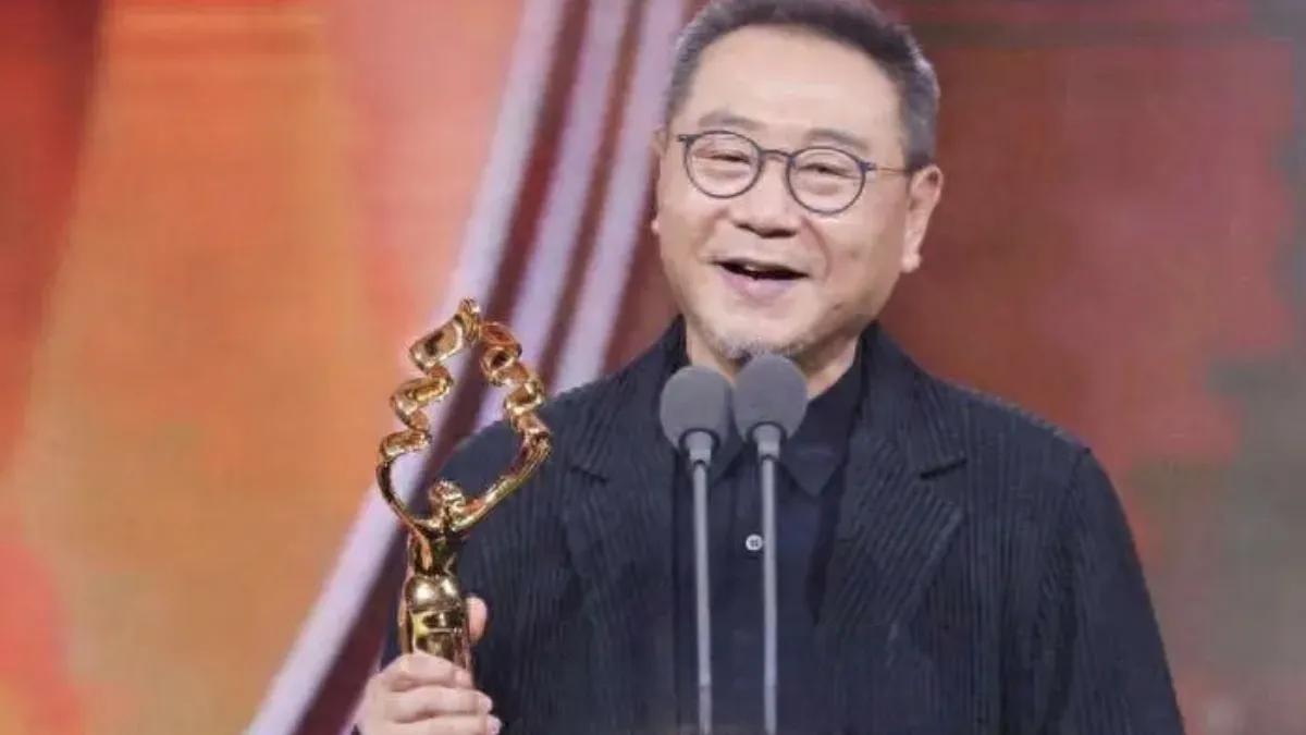 近日，范伟老师凭借精湛演技荣膺金鹰奖视帝殊荣！在获奖感言中，他深情回顾道：“20