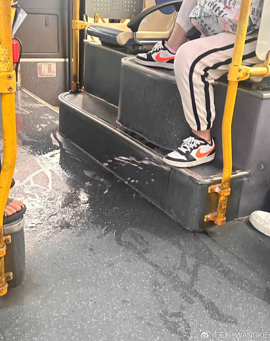 这个淡定不是谁都能够有的！ 