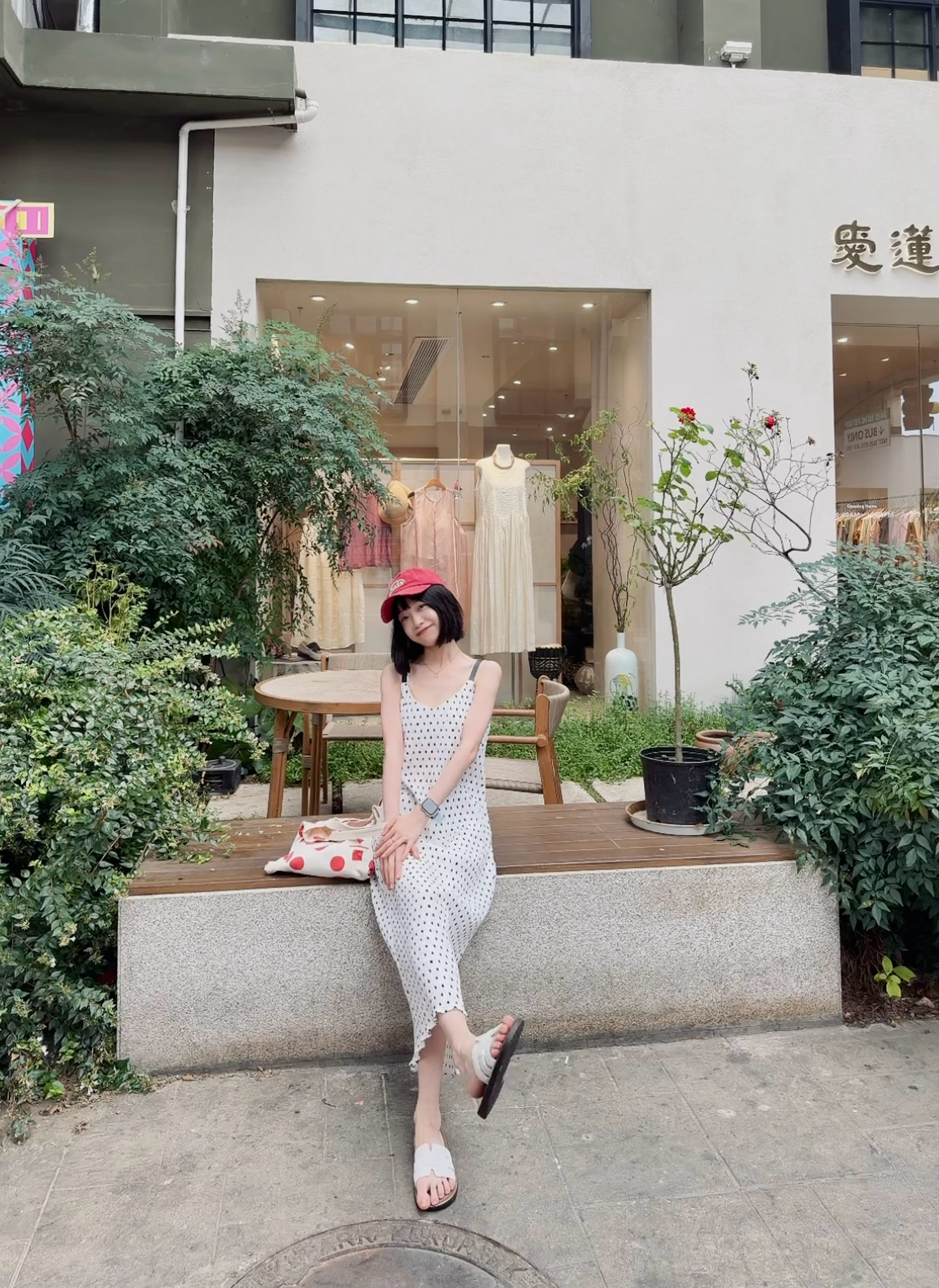 二妮ootd 2026.Day41.🤳随手拍又上线咯～属于夏天的波点吊带穿上身