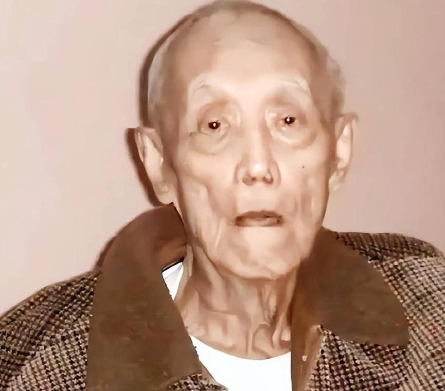 谷正文虽然活到了97岁，但是现世报也没有放过他，他这一生娶了四个老婆，生了十几个