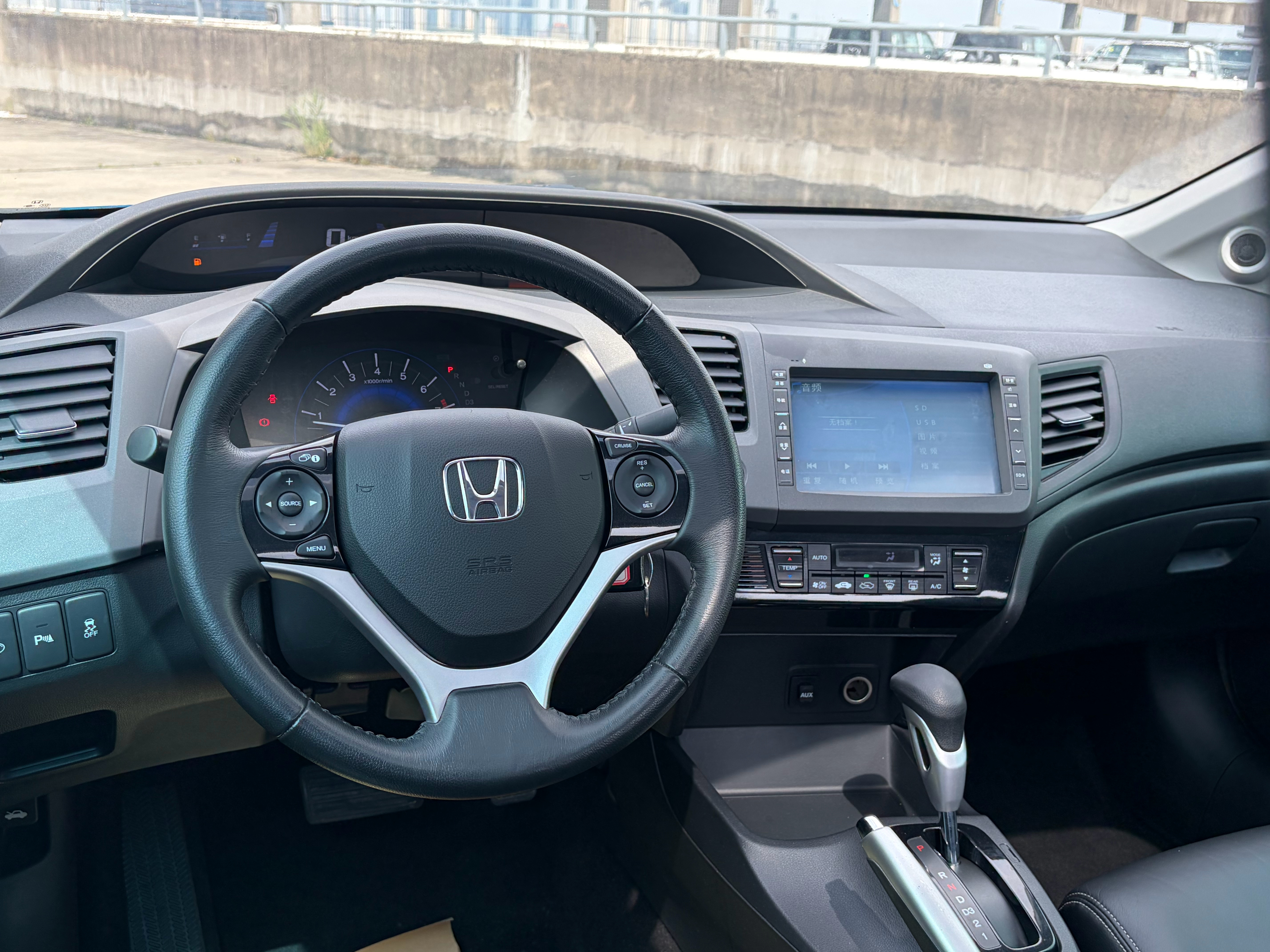 13款本田思域十周年纪念1.8L自动豪华版，13年12月上牌，个人一手车，实表8