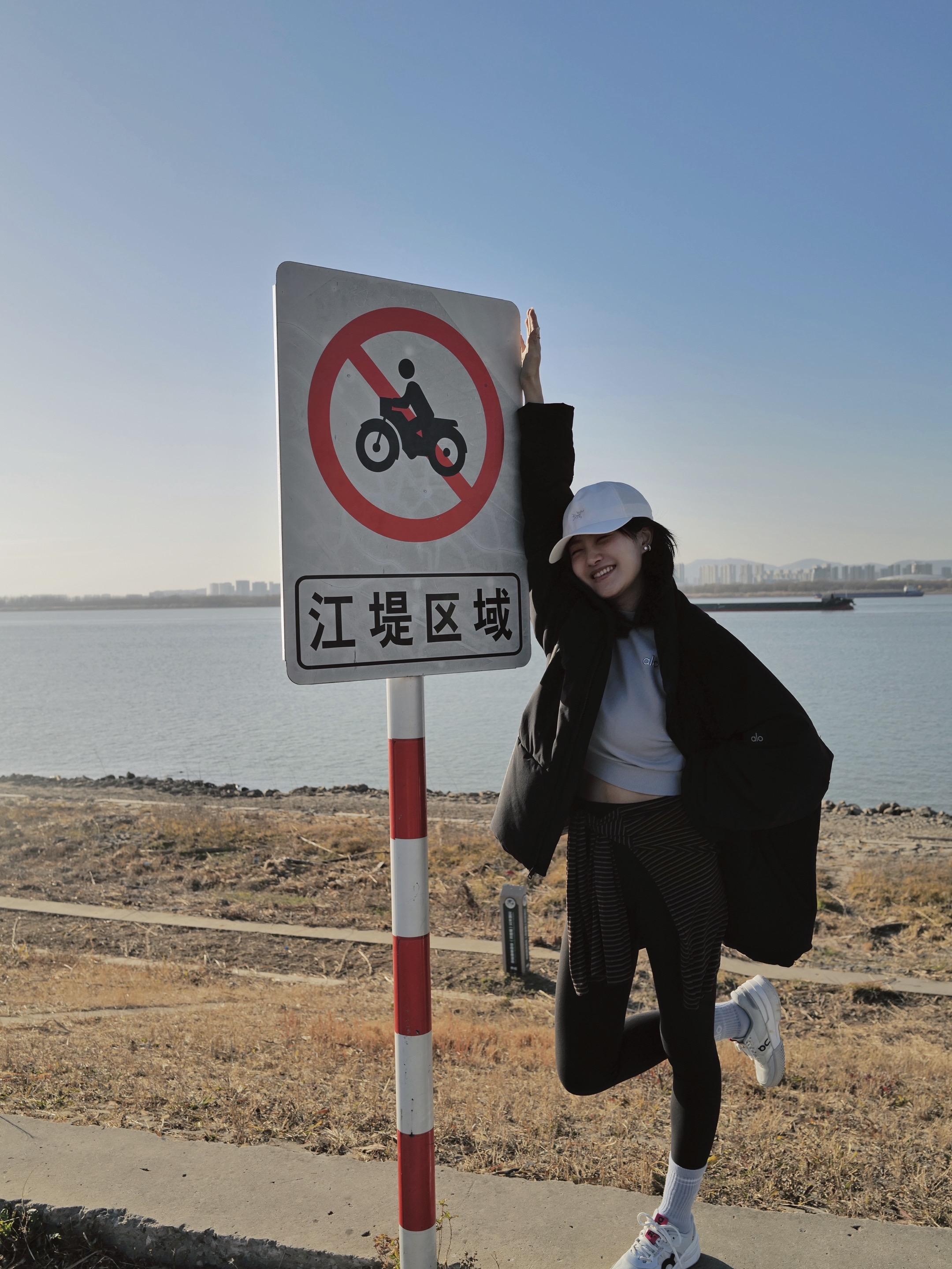 回南京的每一天都要珍惜。来岛上遛娃的时候拍上一组人像