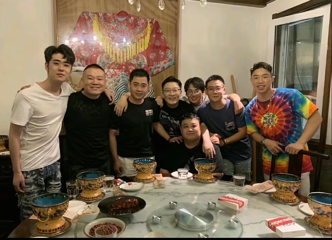 一群人在一个单位工作二十多年，身边同事基本没换人，也挺牛逼的！