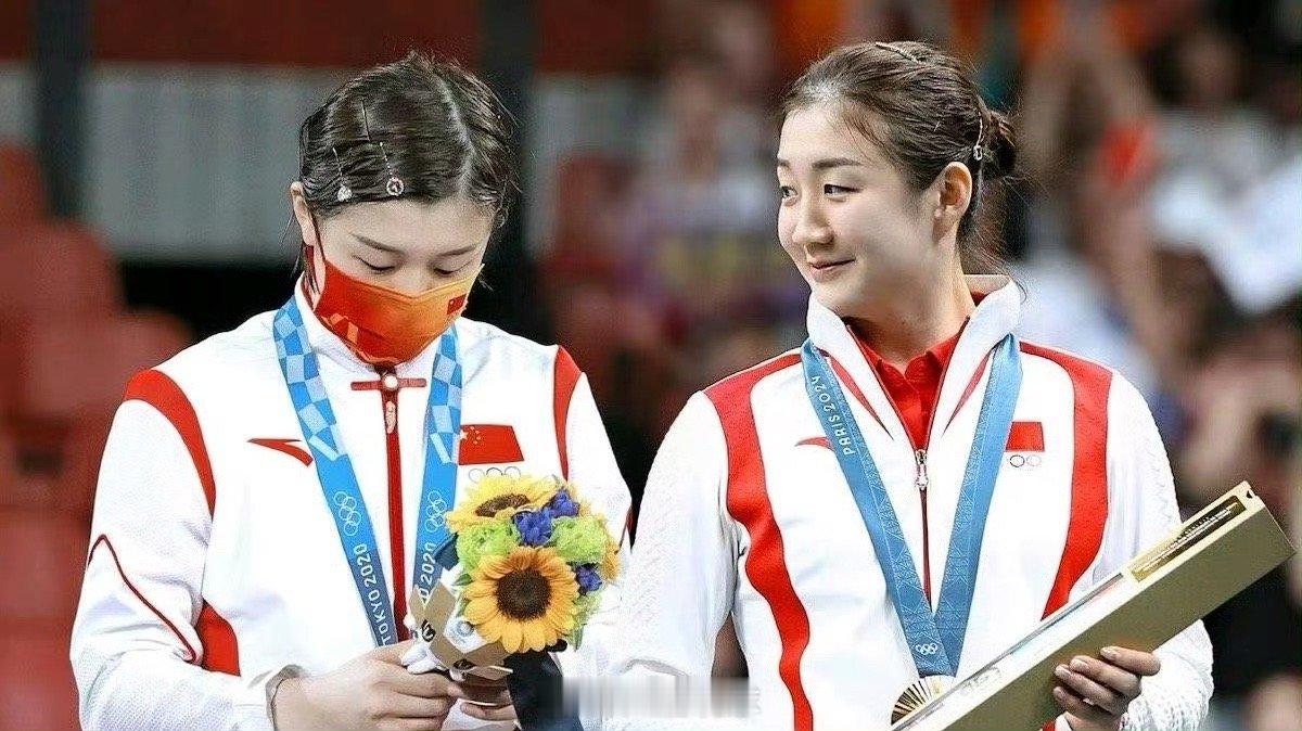 樊振东陈梦发文入选十大体育新闻奥运冠军连冠，不愧是实力派选手！ 