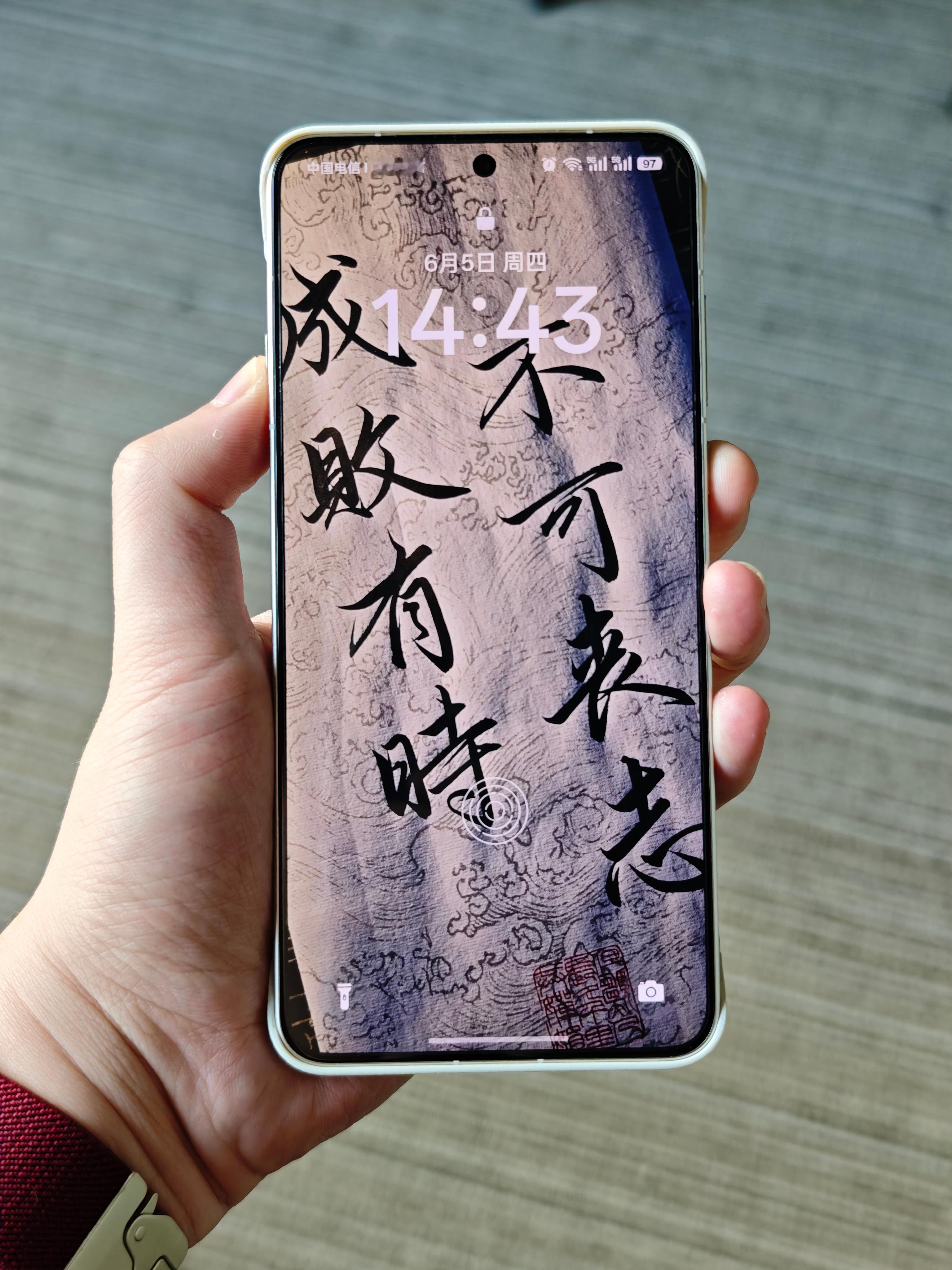 小伙伴 9 块钱 买的 oppo find x8ultra 手机壳 你别说真挺有