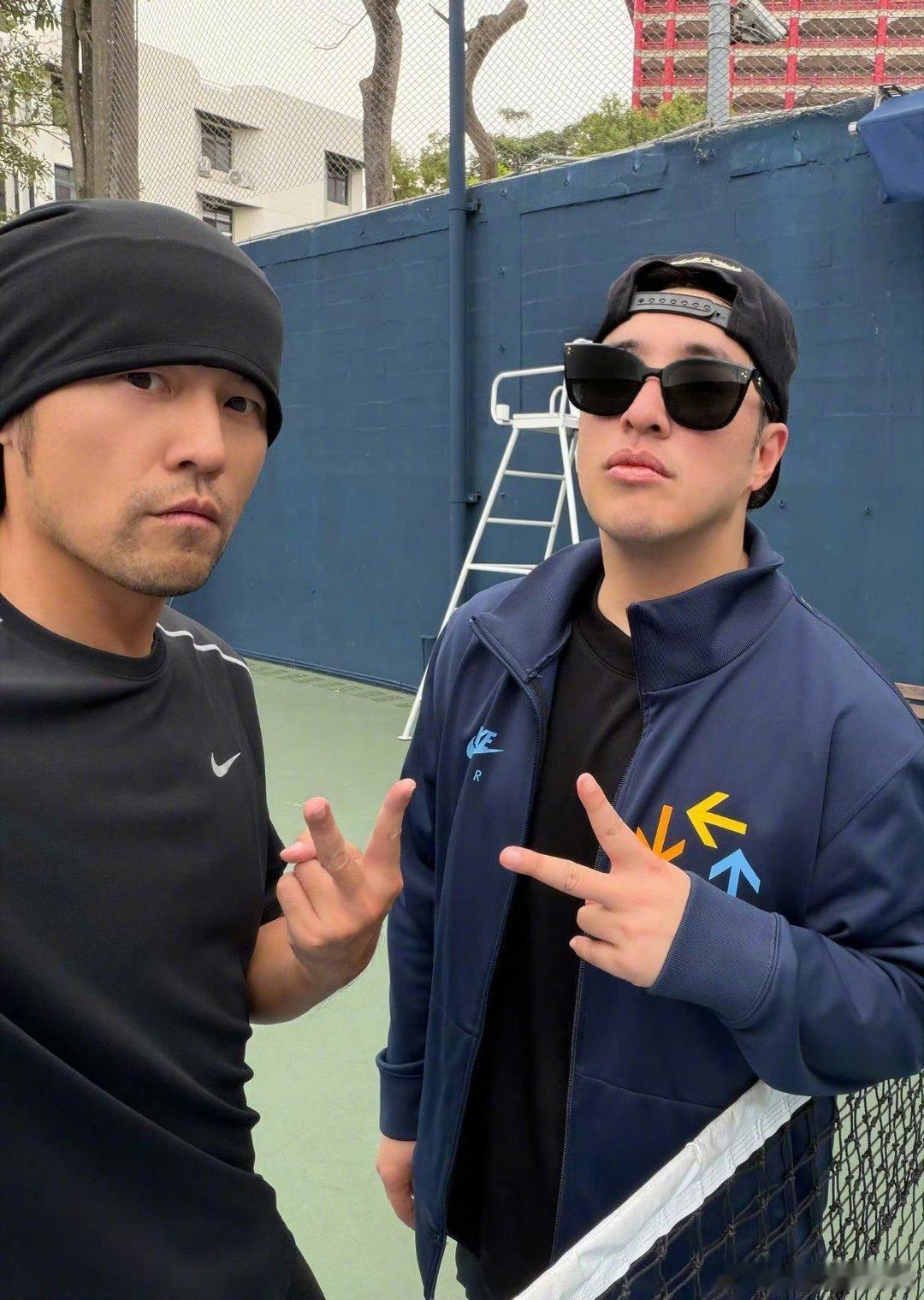 潘玮柏20年前的衣服还能穿岁月从不败老牌帅哥，潘玮柏二十年前私服时隔多年重新上身