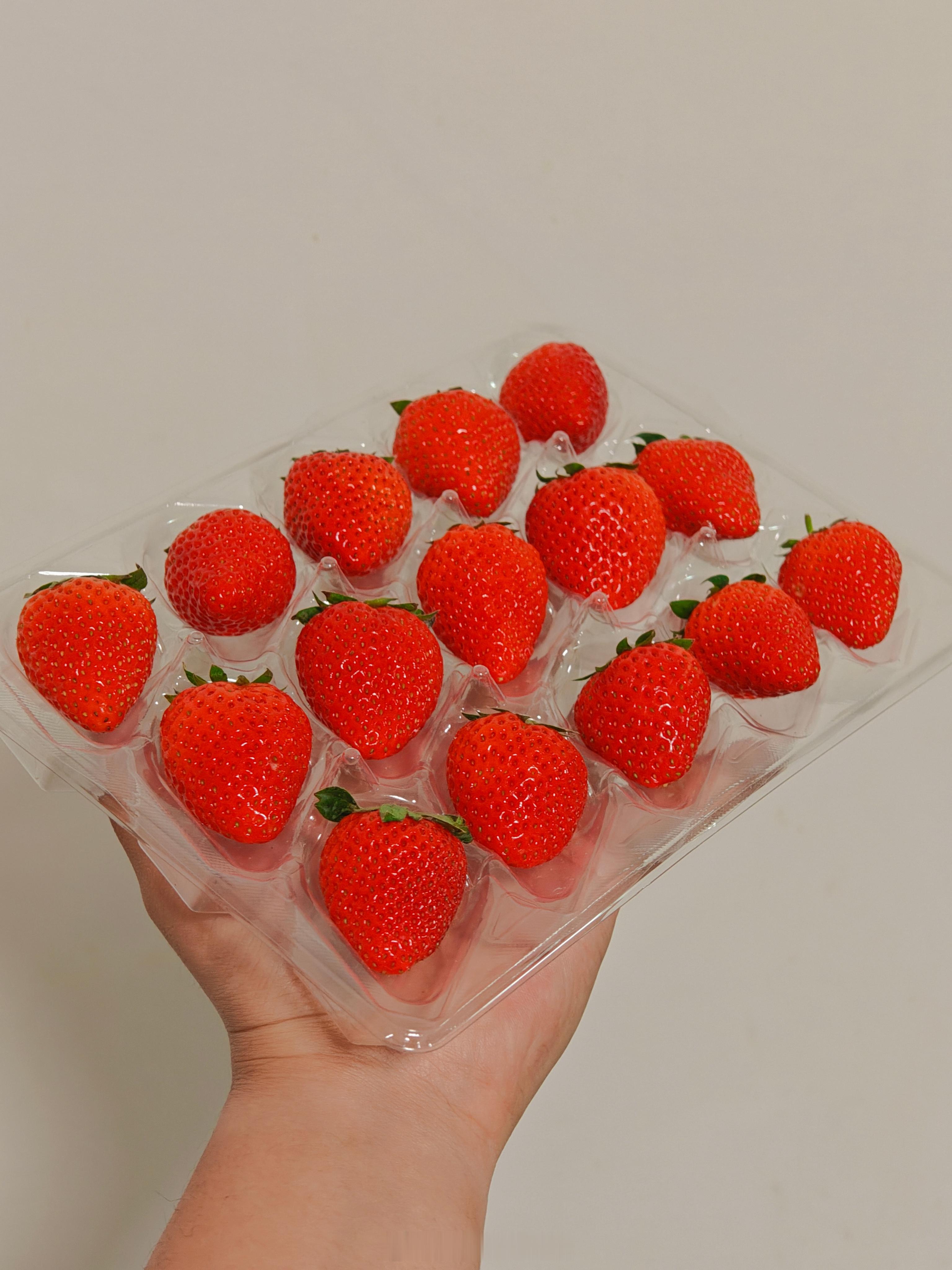 这回买的草莓真甜。 ​​​